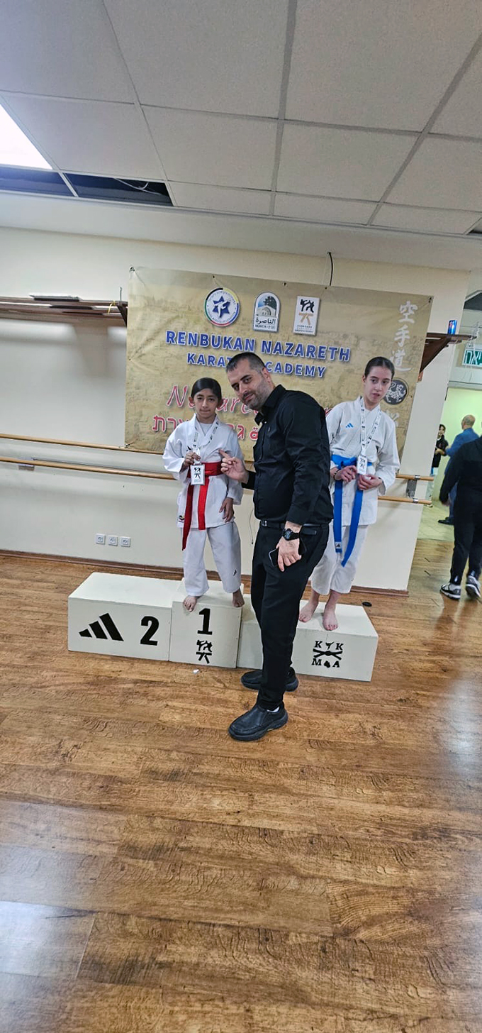 مدرسة حسني عرار للكراتيه وفنون القتال تتألق في بطولة كأس الناصرة القطرية 2025